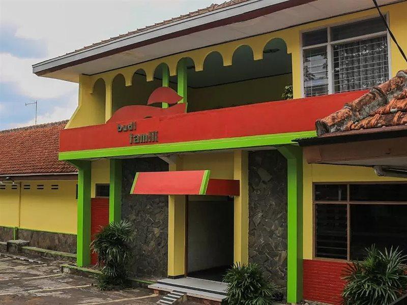 Oyo Life 1708 Hotel Budi Famili 1 Syariah Ciamis Exterior photo