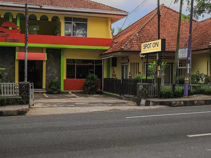 Oyo Life 1708 Hotel Budi Famili 1 Syariah Ciamis Exterior photo